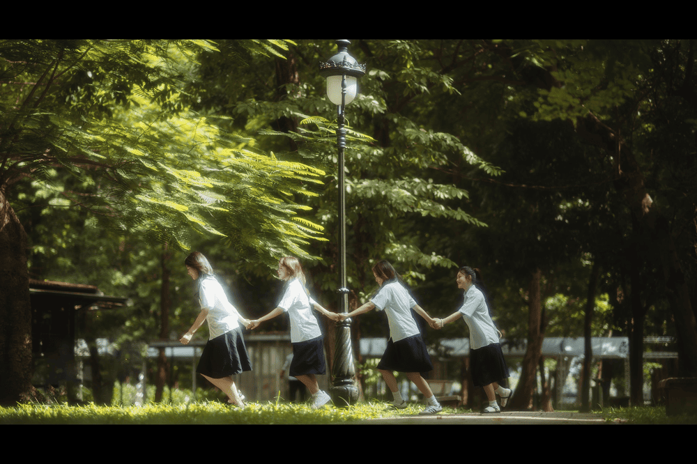 C&ocirc;ng vi&ecirc;n rộng lớn với &aacute;nh s&aacute;ng mạnh c&ograve;n l&agrave; địa điểm l&yacute; tưởng để chụp ảnh kỷ yếu, ảnh theo concept thanh xu&acirc;n (Nguồn: 2007 Studio - Chụp Ảnh Kỷ Yếu)